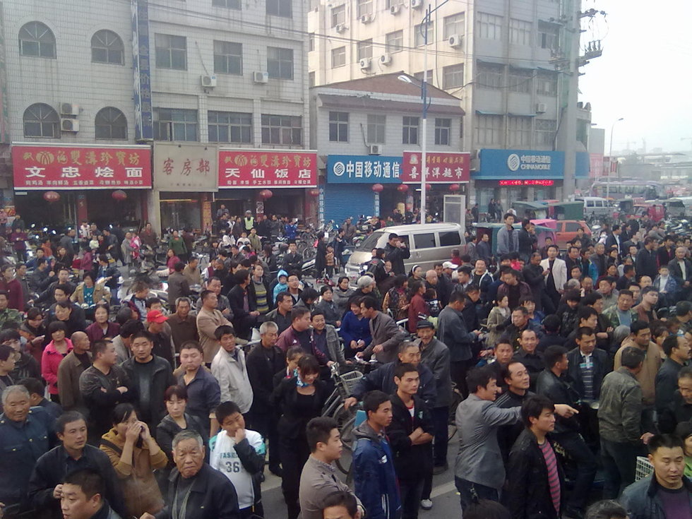  p>2011年10月29日下午,河南省驻马店市汝南县民警王银鹏酒后驾驶机动