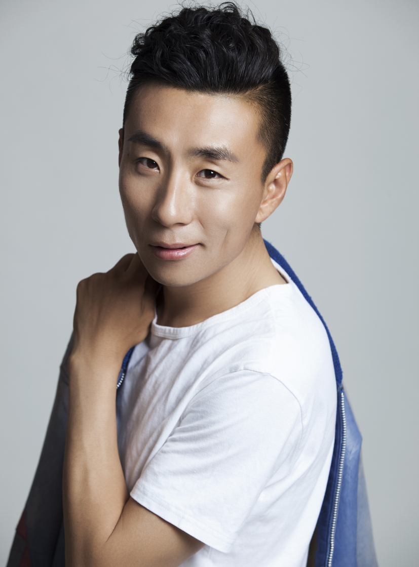 中国内地男演员,出身于吉林长春一个戏剧世家,这个东北爷们却有着南方