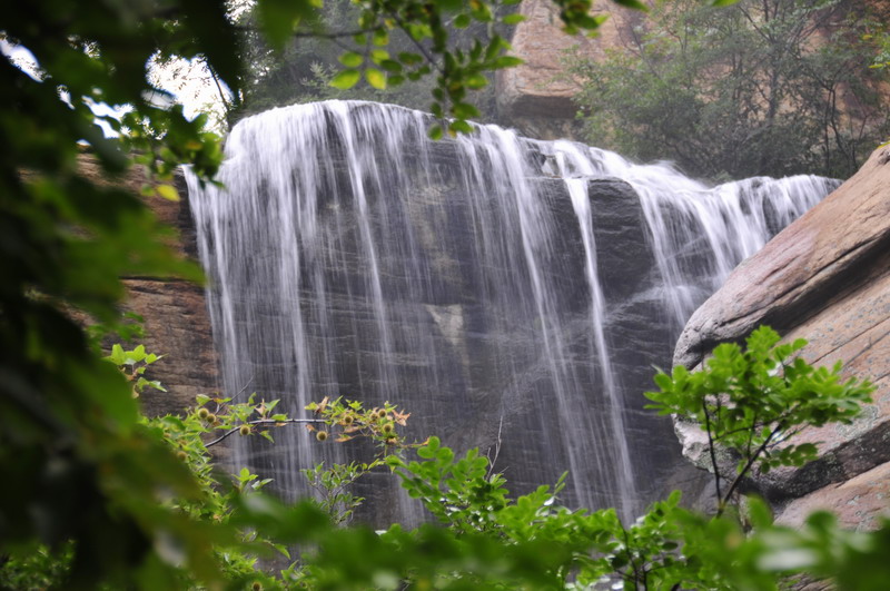  p>船山飞瀑位于江苏省连云港市宿城乡,距城区15公里,占地3000亩,2013