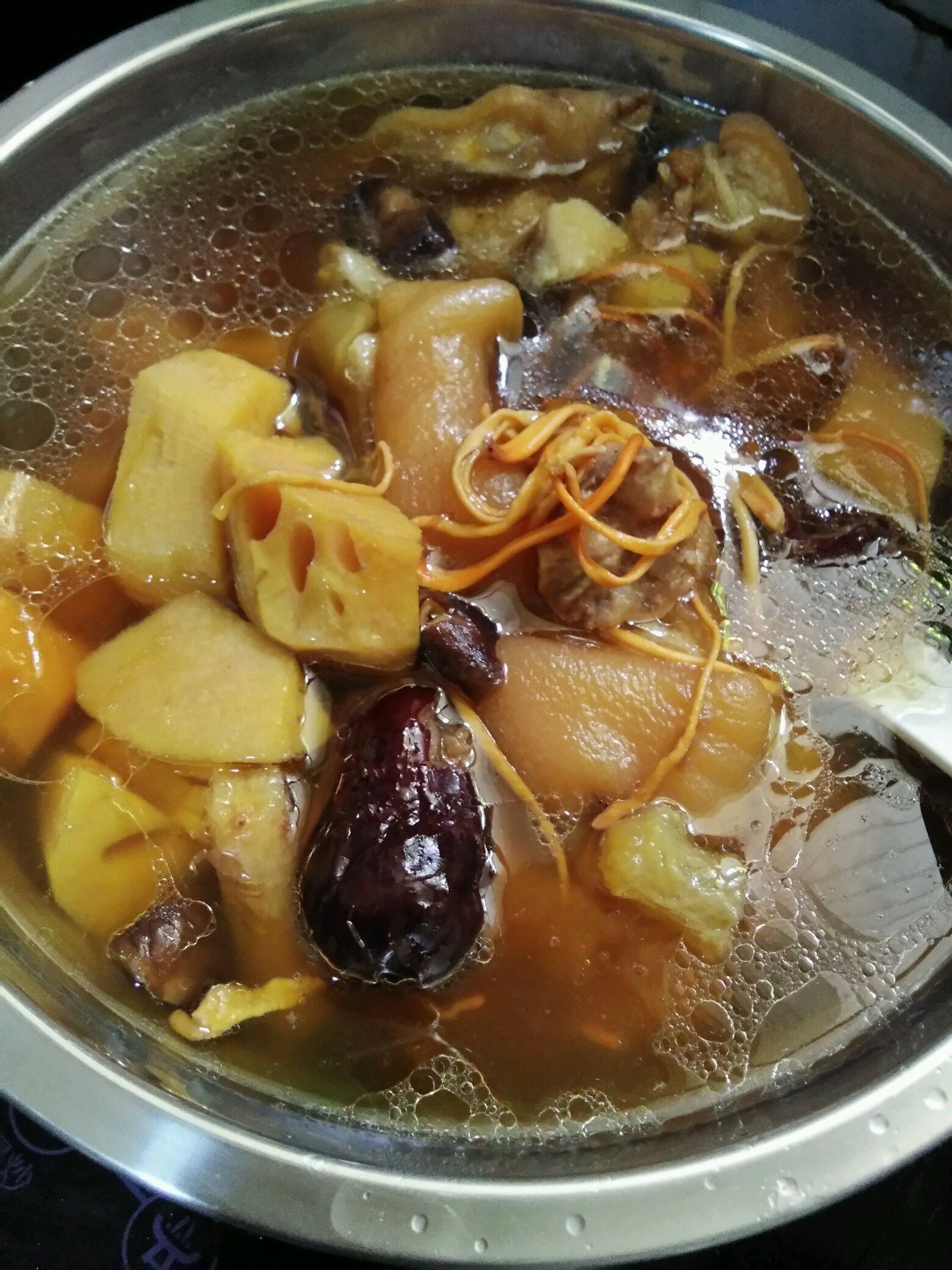 花寸大枣猪蹄汤