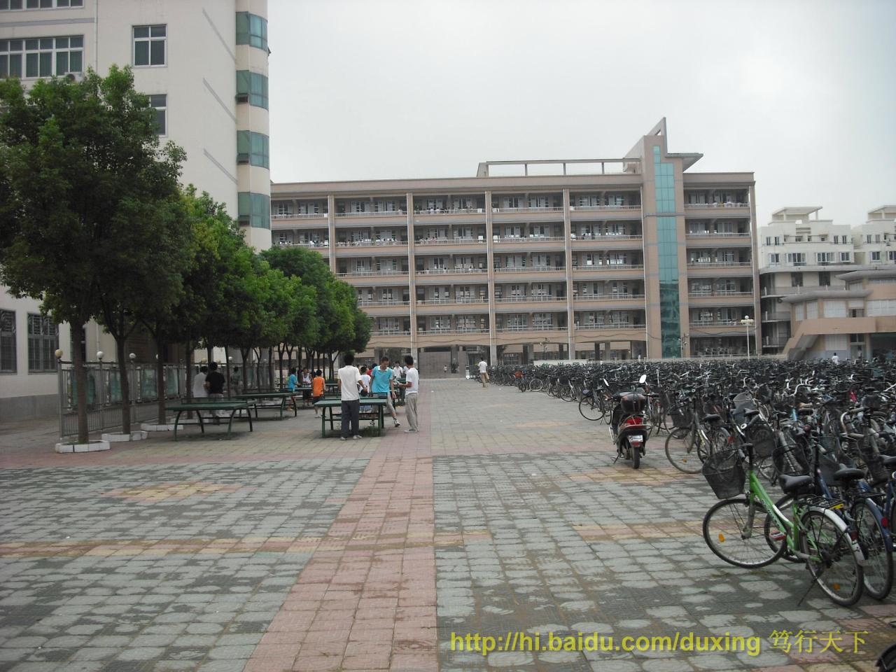  p>安徽省临泉第一中学简称临泉一中,建校于1939年,迄今已有八十多年