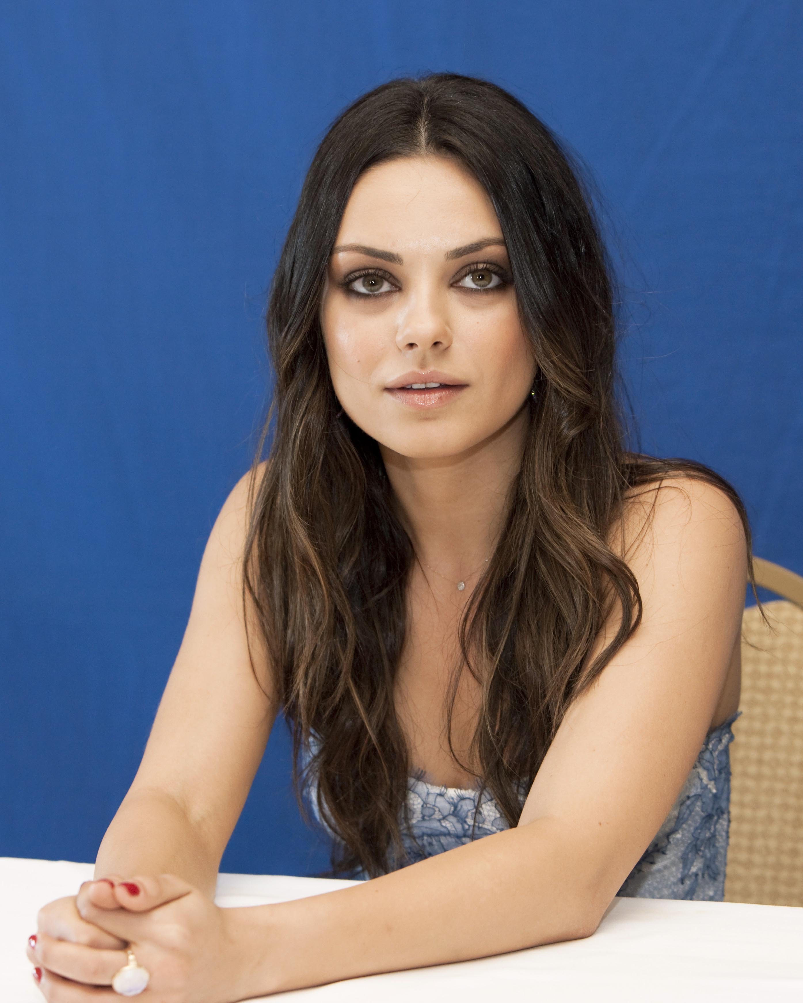  p>米拉·库妮丝(mila kunis),1983年8月14日出生于乌克兰切尔诺夫策