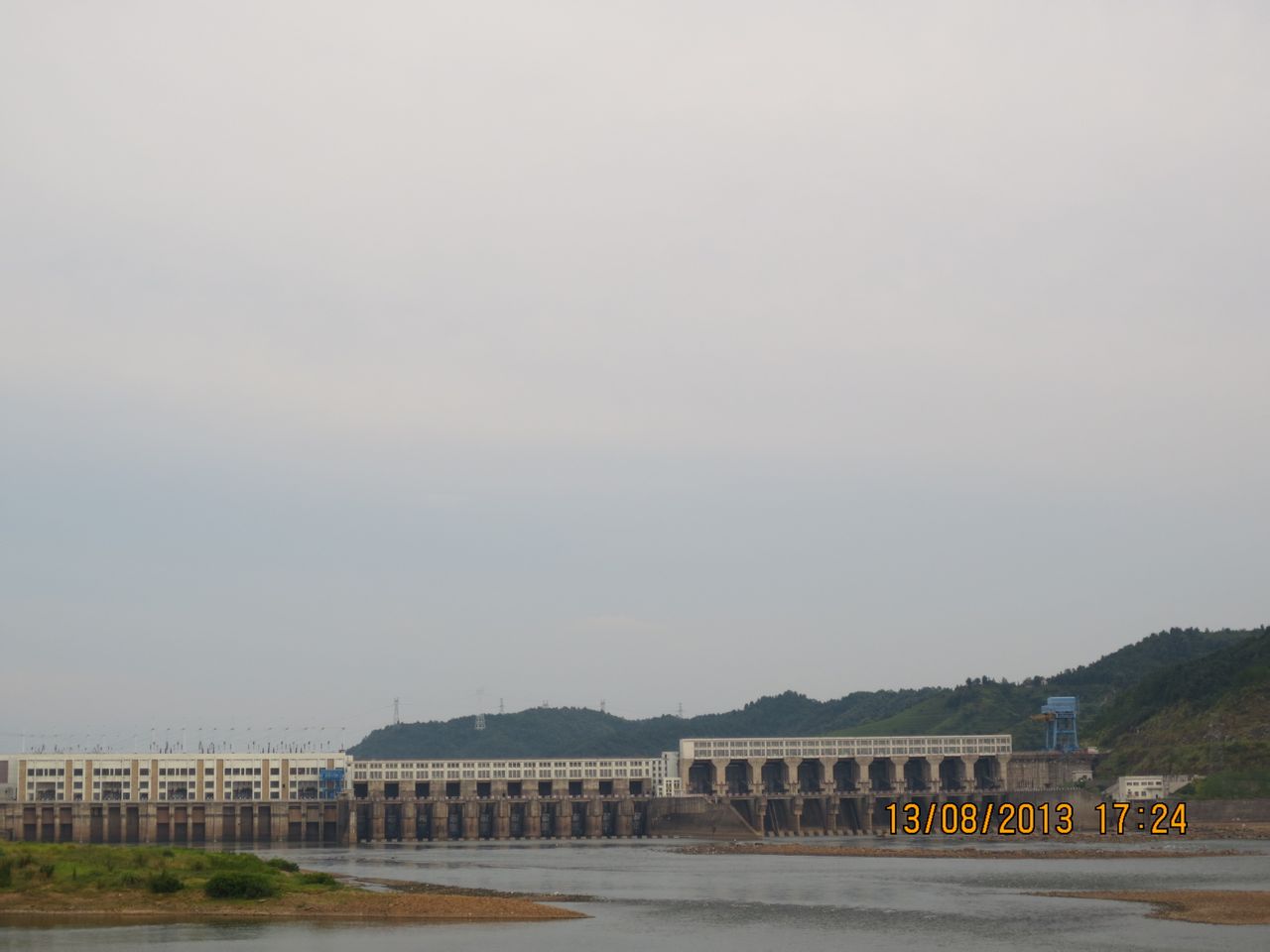  p>万安水电站位于中国江西省万安县,赣江中游,距赣州市90公里,是江西