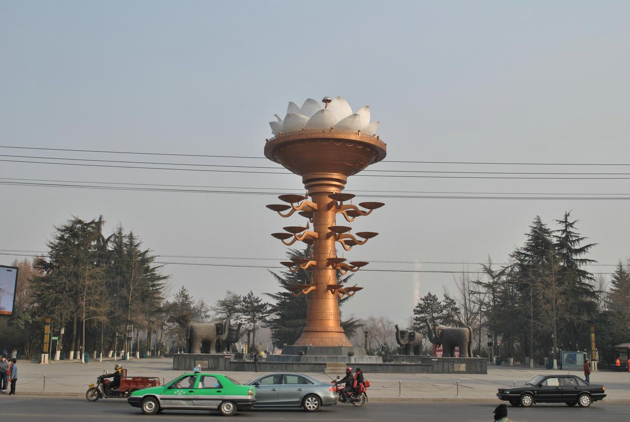  p>黄桥人民公园始建于1952年,位于泰兴市黄桥镇东进中路与致富路交叉