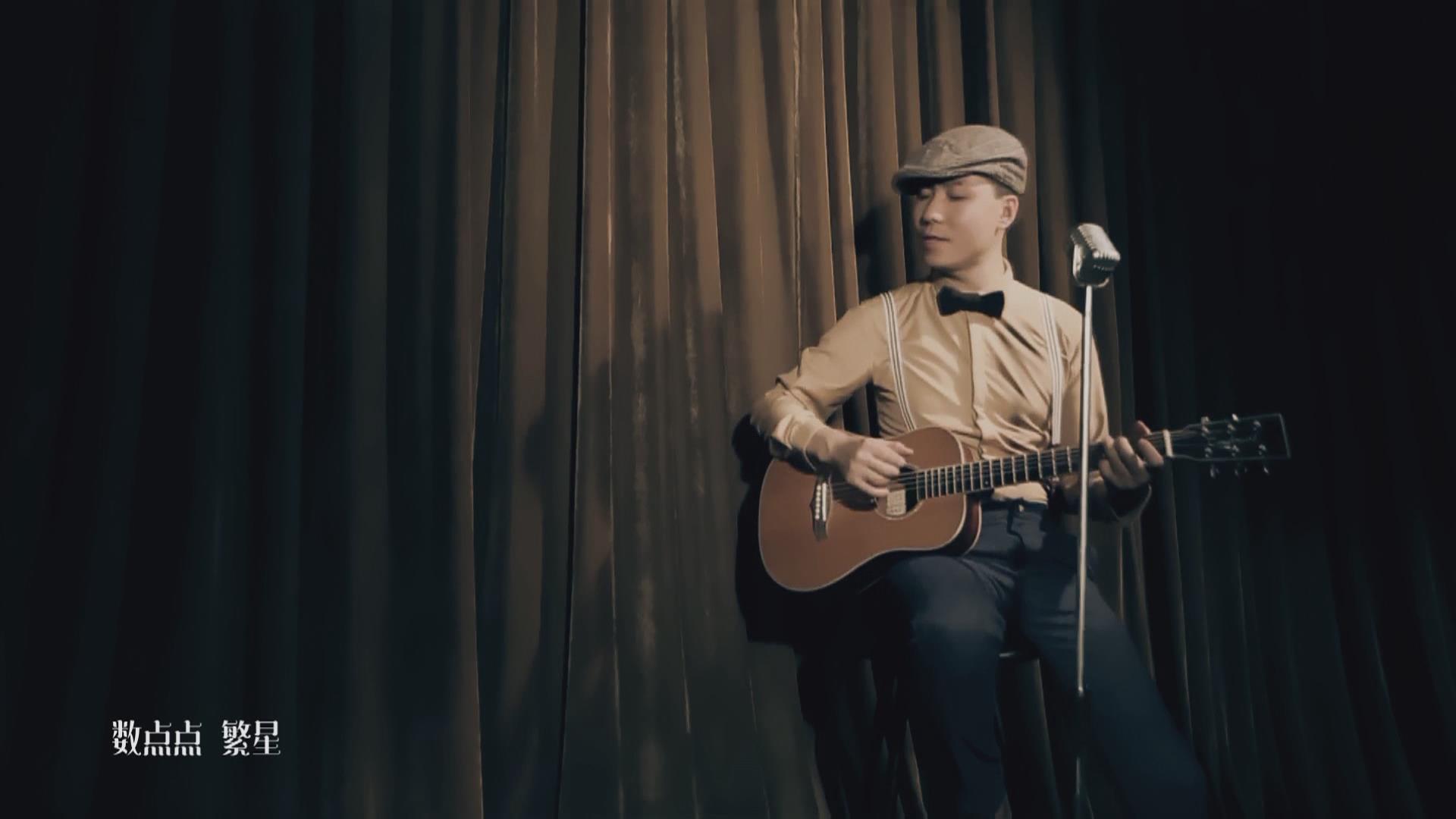  p>《夏天的小猪》是由萧亮作词作曲并演唱的一首歌曲,收录在萧亮2012