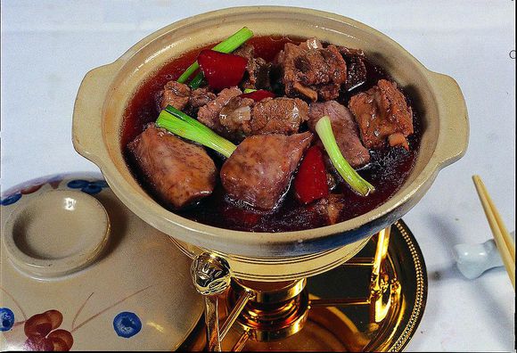 云南砂锅焖狗肉