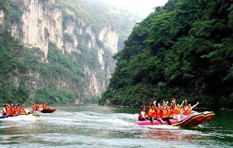  p>庐山桃花源漂流是位于位于江西九江市星子县温泉镇,桃花源山清水秀