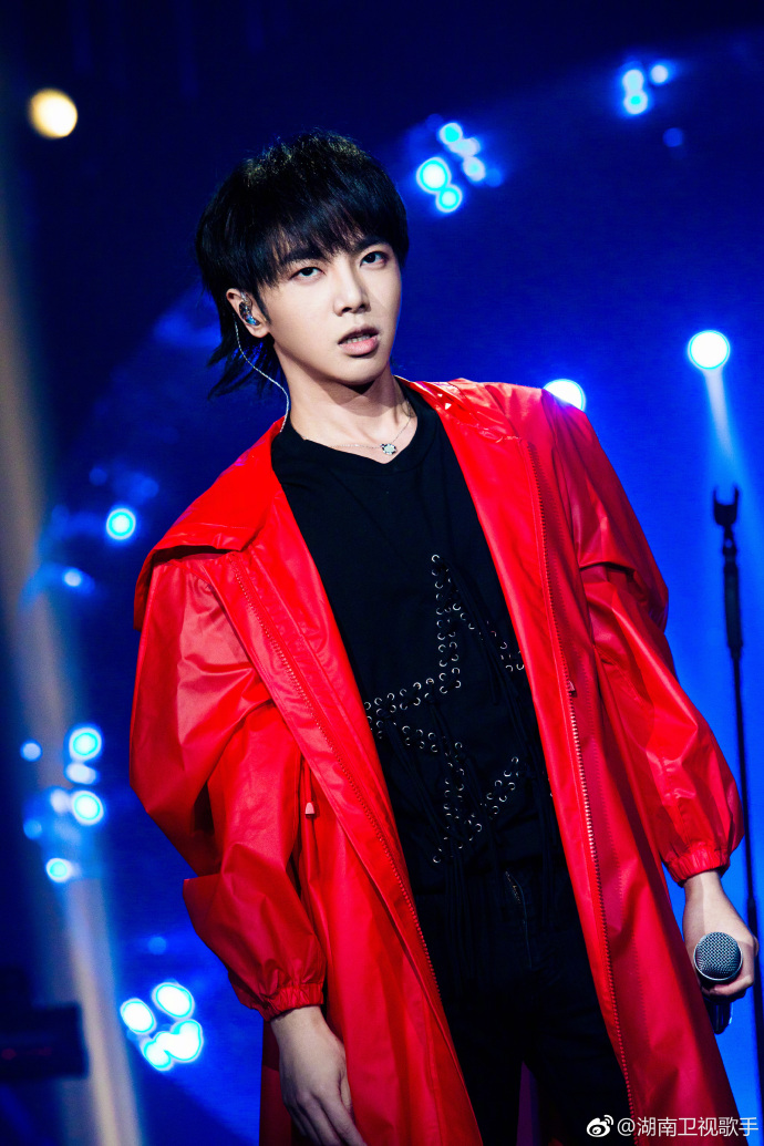  p>华晨宇,1990年2月7日生于湖北省十堰市,中国内地流行乐男歌手,作曲