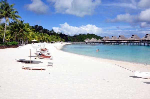  p data-id="gnwtqwf60t">中国白沙滩所以得名是因为细白如银的沙滩