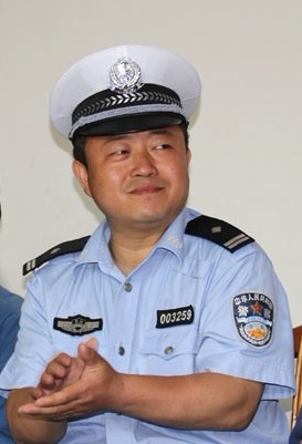 男,汉族,1965年10月生,中共党员,本科文化,三级警督,贵州省瓮安县公安