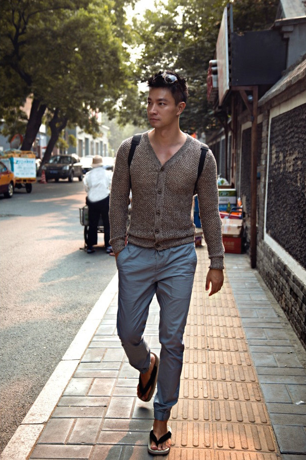  p>江明洋,原名江洋,4月11日出生于湖北省武汉市,中国内地男演员.