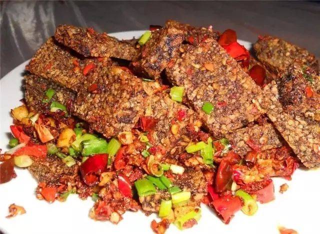  p>湘西苗家酸鱼简介: /p> p>酸鱼是贵州湖南苗族人做的一种食品,每个