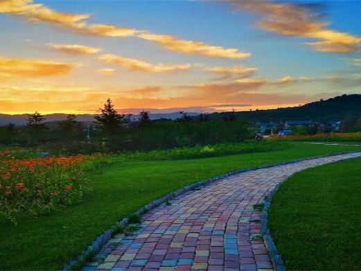  p>香水花海位于宁夏回族自治区固原市泾源县香水镇新月村. /p>