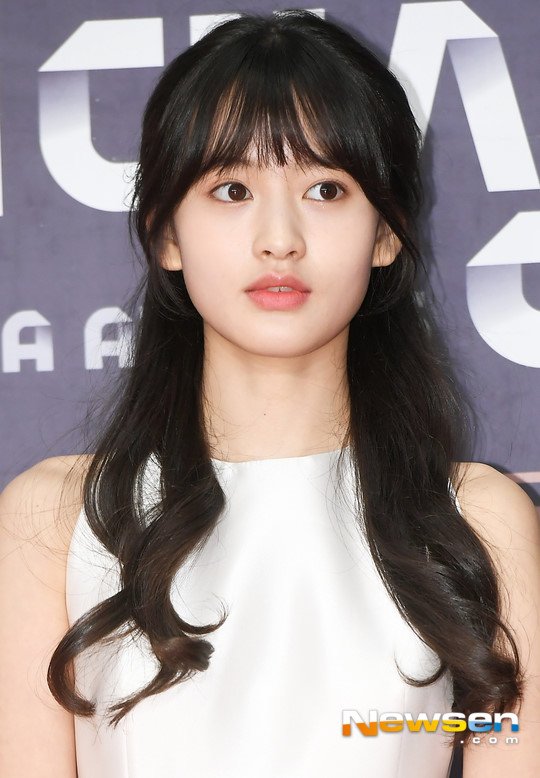  p data-id="gnbhiolkw3">柳翰庇