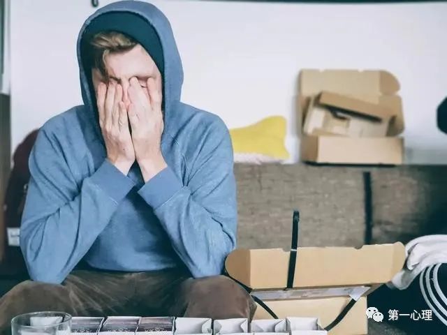 “缺钱”正在让越来越多的年轻人觉得，生活没有了意义_百科TA说