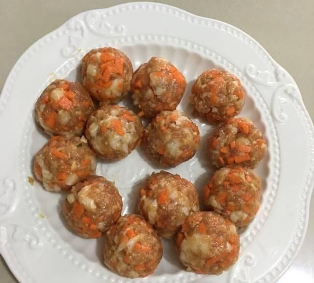 猪肉红萝卜珍珠丸子