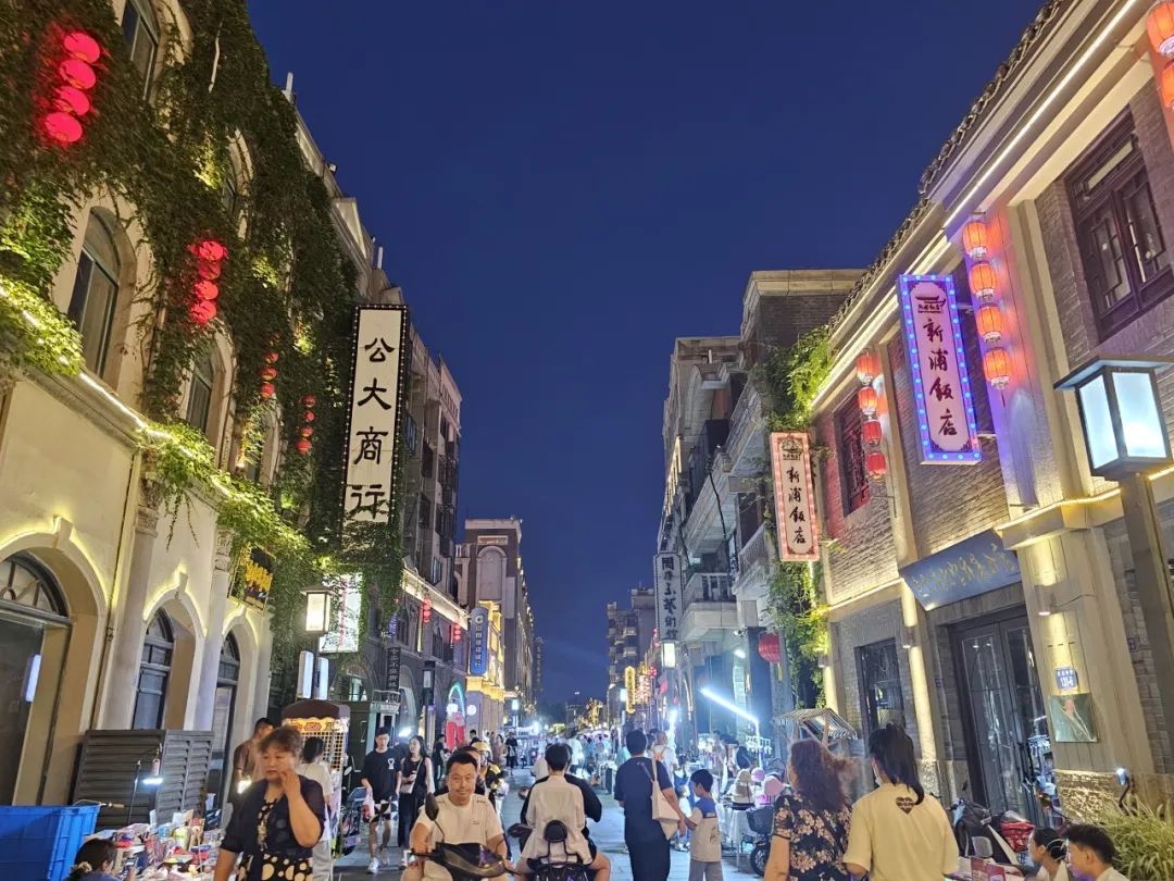 老新浦风情街区