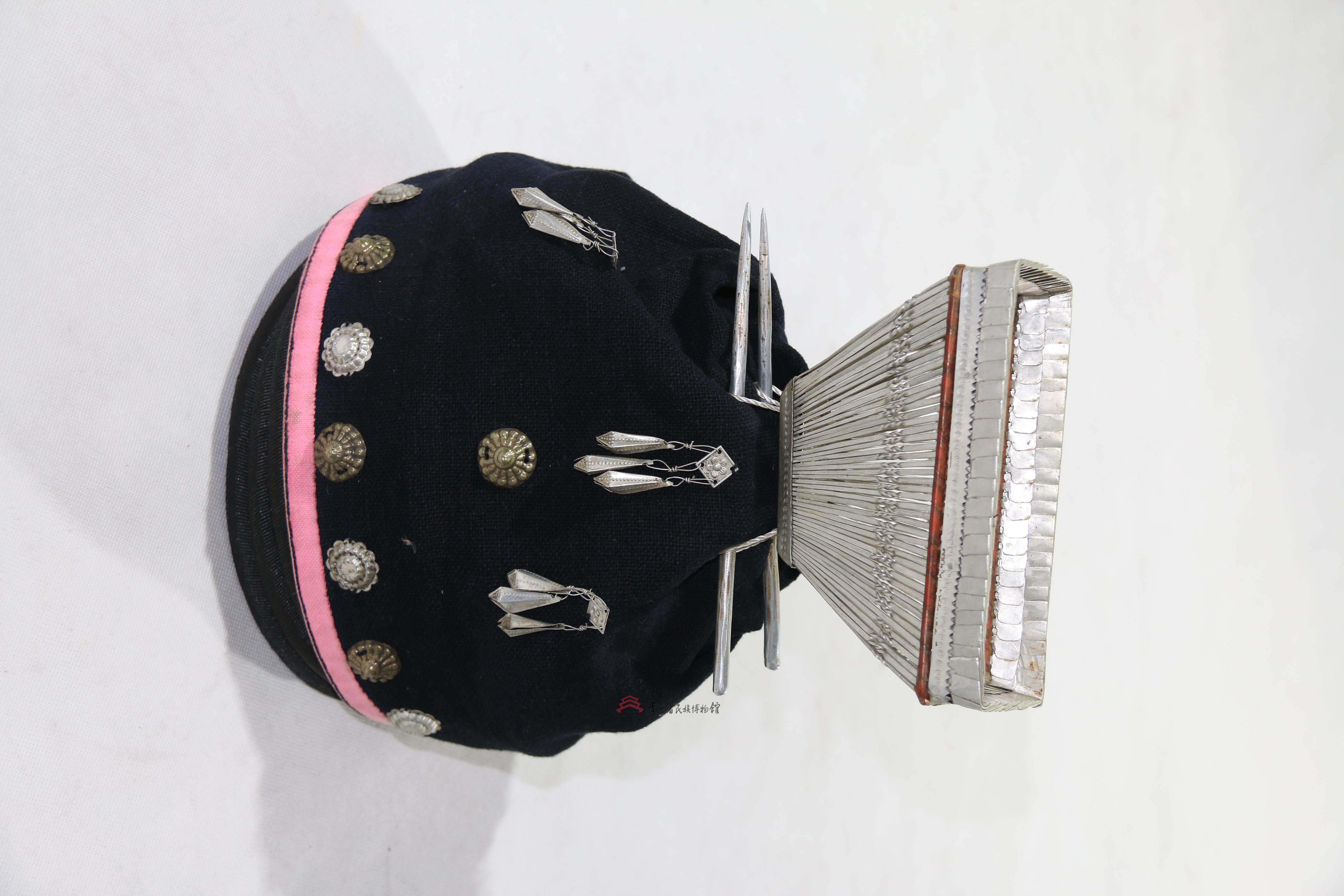 广西金平瑶族金属方斗女帽