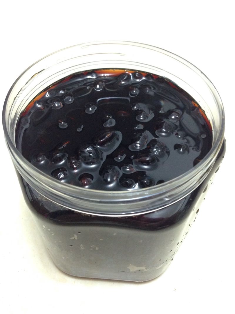  p>醋泡黑豆是用黑豆,醋制作的一道家常菜.