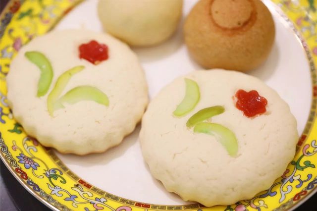  p>满点即满族的糕点,在中国烹任史上占有重要地位,素有"满点汉菜"之