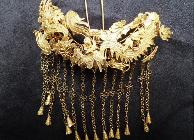  p data-id="gnyv0eptvb">《金步摇》是出自唐代作家白居易《长恨歌》