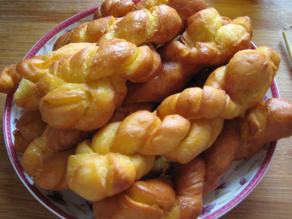  p>烤麻花,作为大家生活的一种休闲食品,是油炸的. /p>