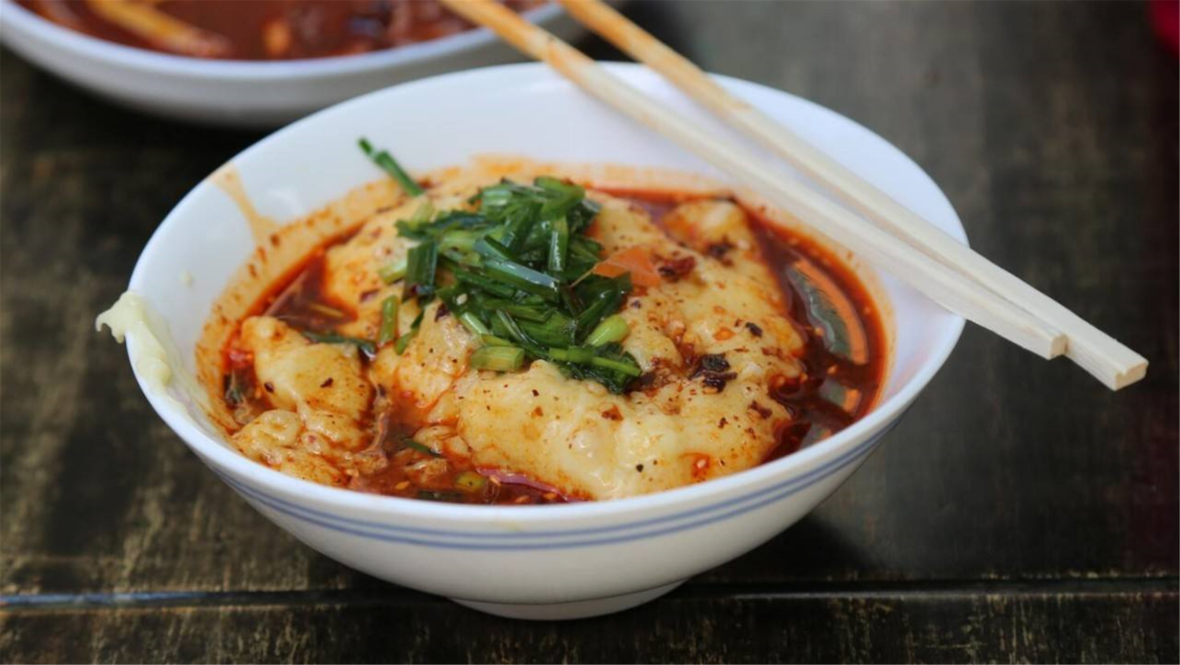  p data-id="gnx7xjr12i">搅团是著名的特色小吃,定义为"用面搅成的 a