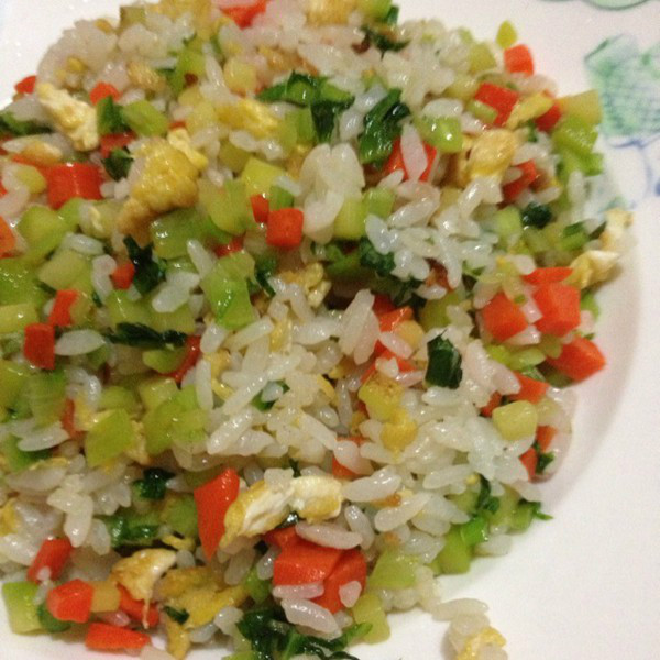 胡萝卜青菜肉蛋炒饭