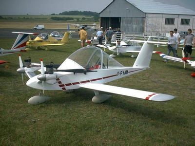 法语意为"蟋蟀叫声"),由<a target="