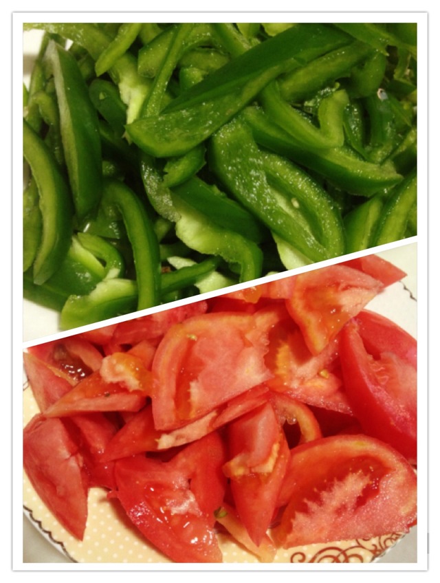  p>西红柿大辣椒是一道美食,主料是 a href="#" data-lemmaid="62552"