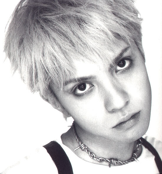  p>hyde,本名"宝井秀人",1969年1月29日出生于日本和歌山县和歌山市.