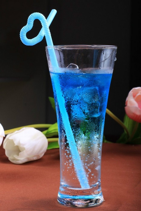 蓝色珊瑚礁鸡尾酒