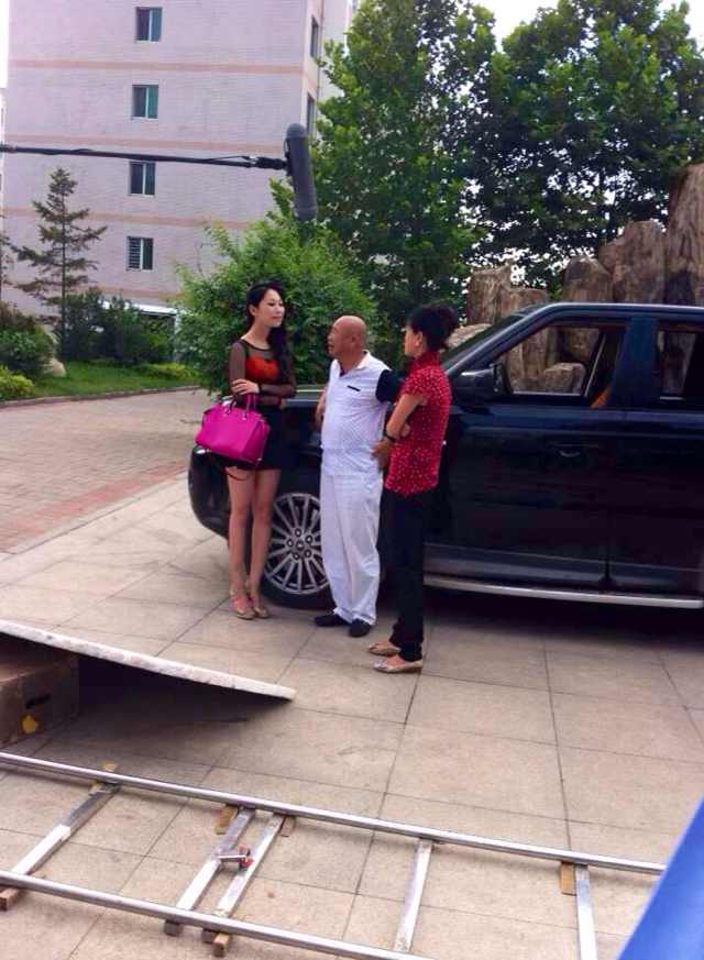 有限公司出品,易莉执导,董凌山,谢林明担任编剧,赵广群,张二丹