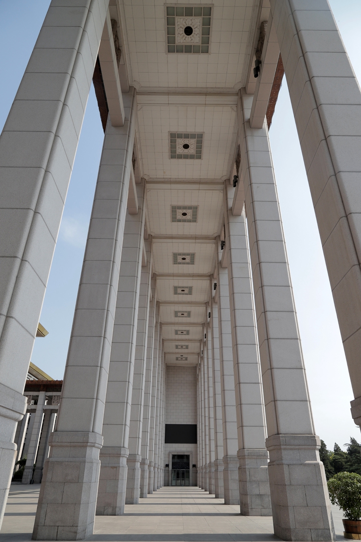  p data-id="gnwfl65cb6">柱子是建筑物中用以支承栋梁桁架的长条形