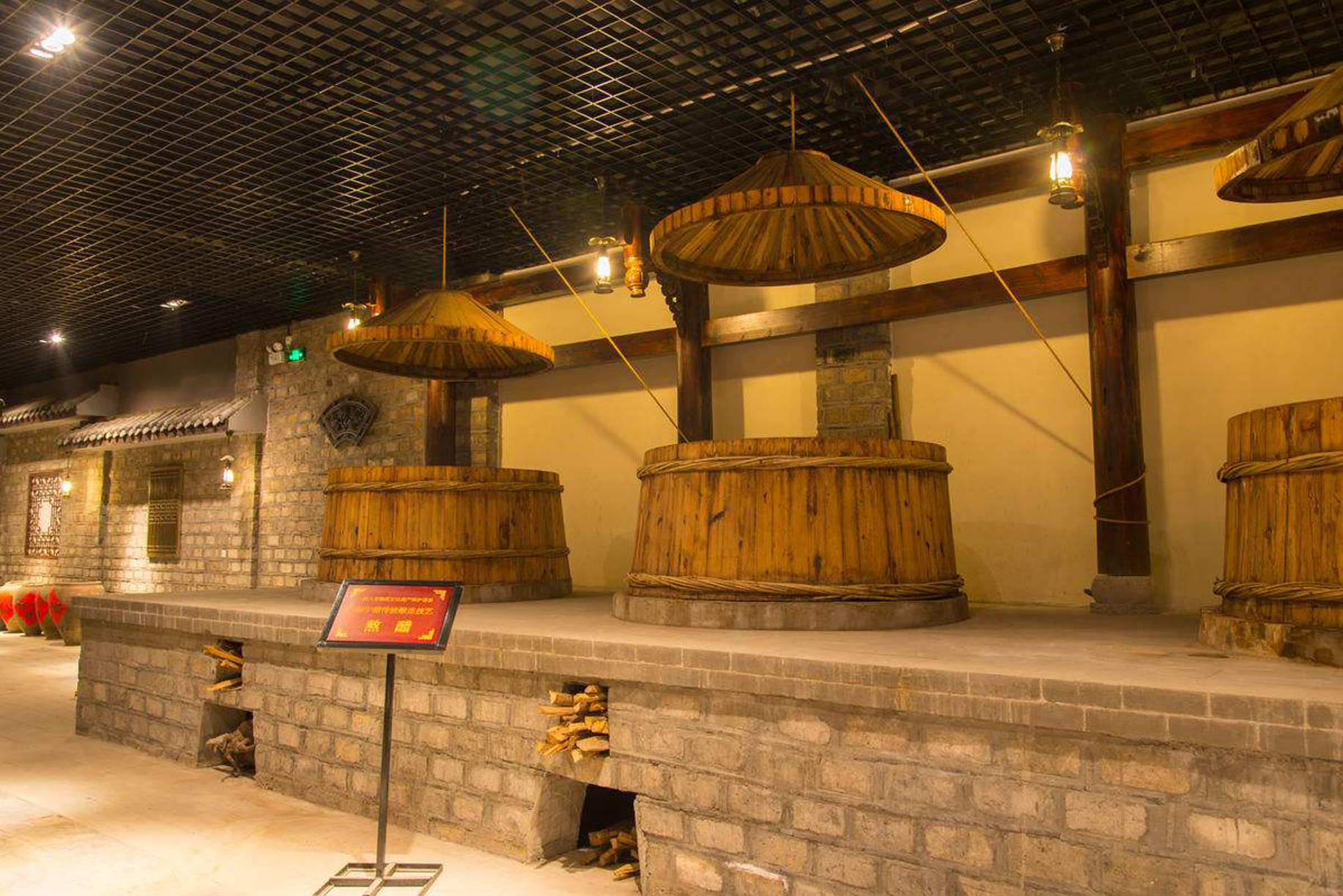  p>中国镇江醋文化博物馆是国内首个专业性主题醋文化博物馆,也是镇江