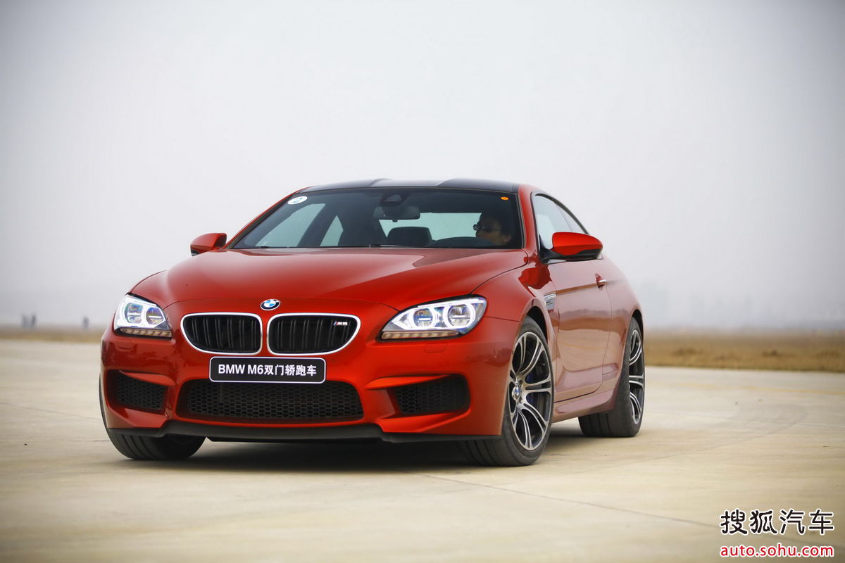 宝马m6跑车