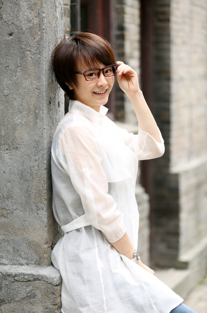  p data-id="go0drtwy74">陈垚(陈佩珊),中国内地女演员,毕业于 a