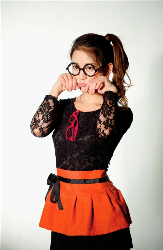  p>吴双(艺名:无双),女.