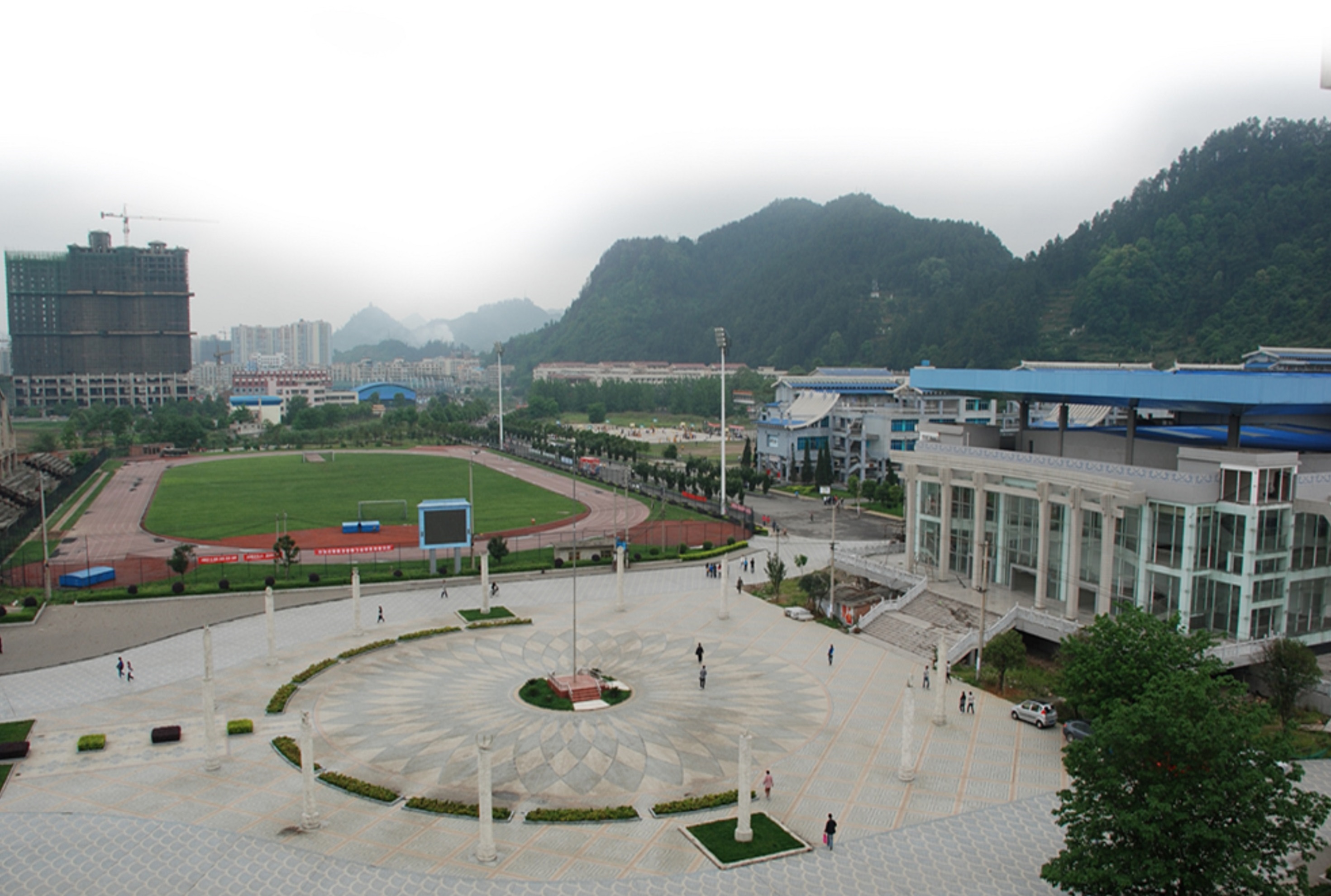  p>黔南民族师范学院(qiannan normal university for nationalities)
