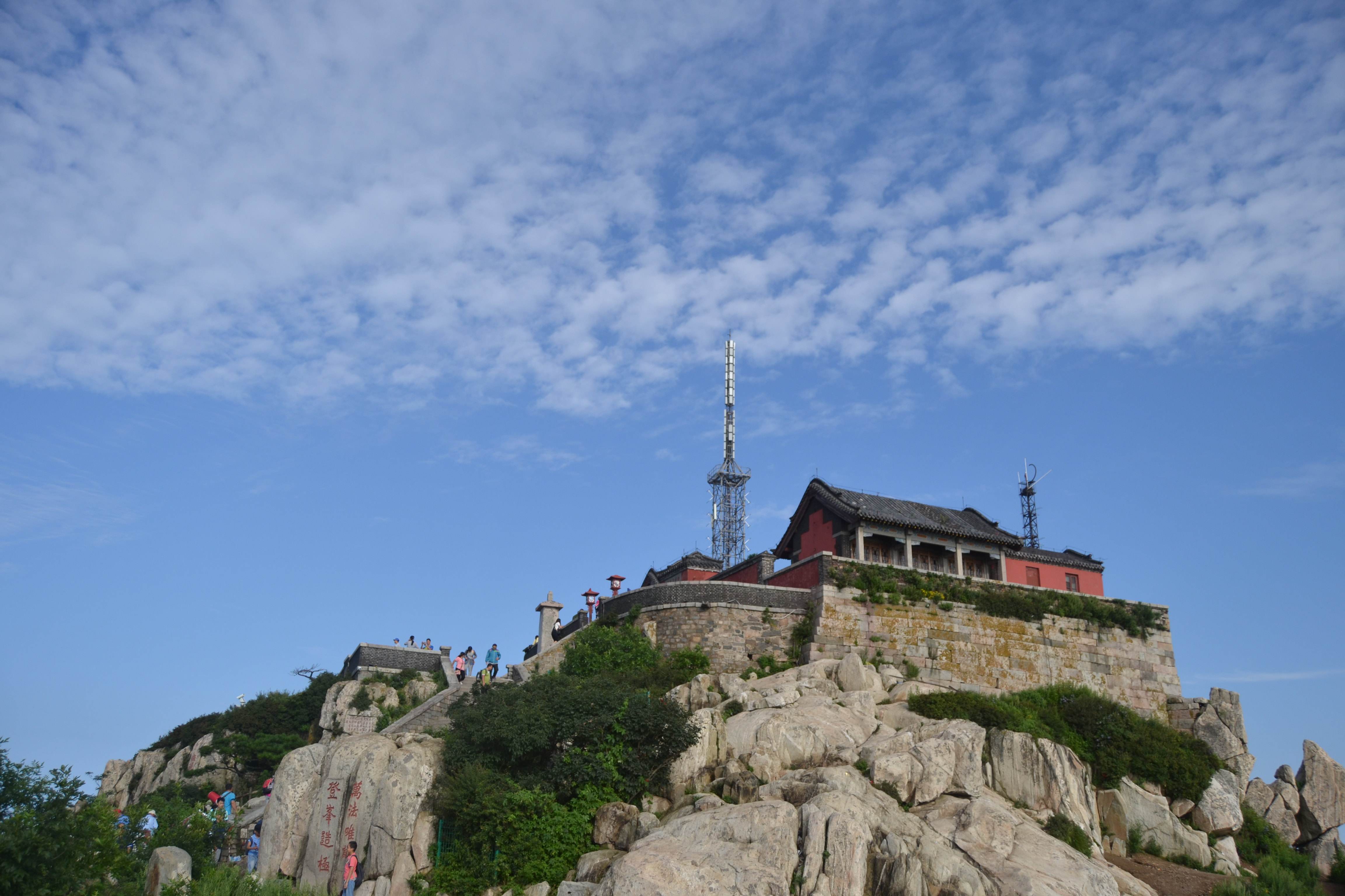 href="/item/泰山/5447" data-lemmaid="5447">泰山 /a>的主峰之巅,因