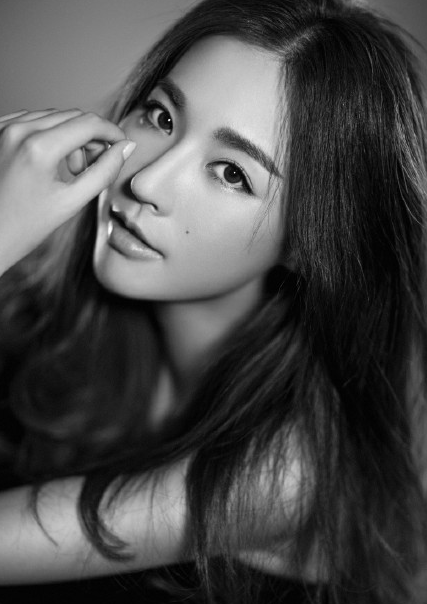  p>吴佳尼,1983年2月22日出生,毕业于 a target="_blank" href="/item