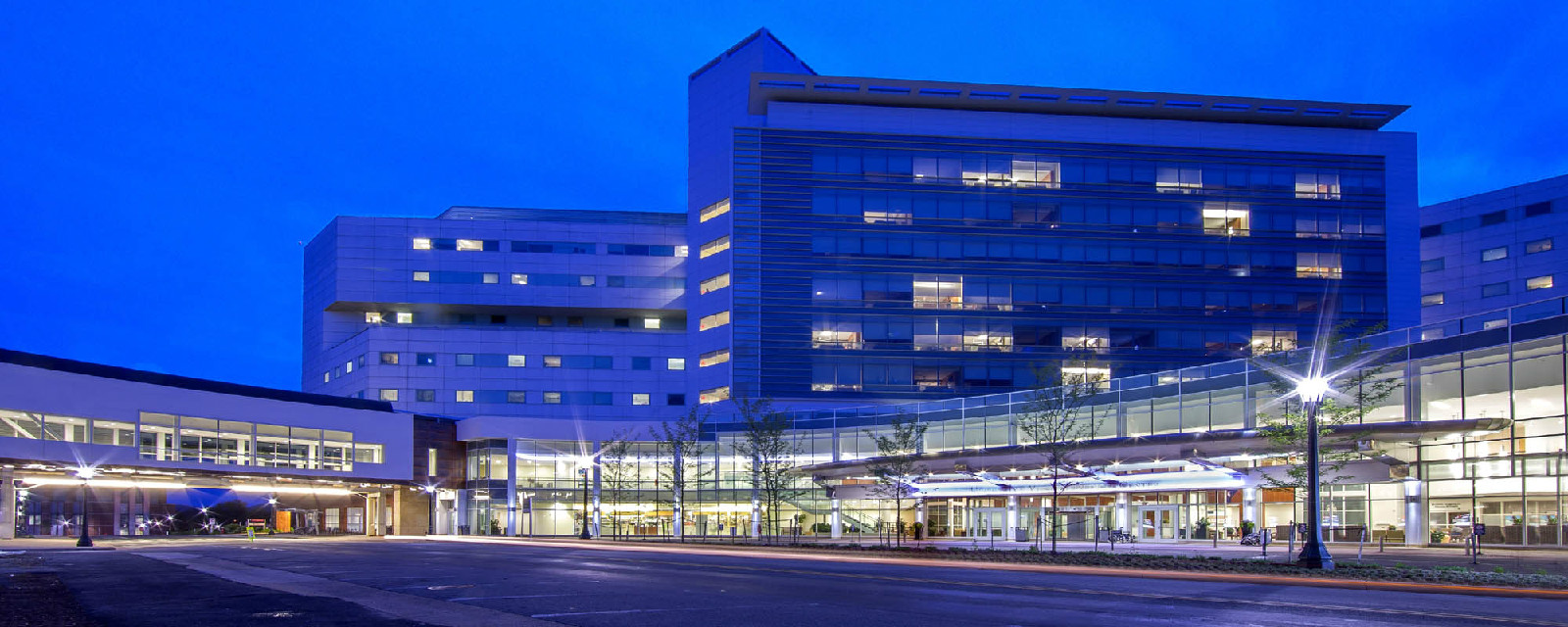  p>弗吉尼亚大学(university of virginia),简称uva,坐落于美国