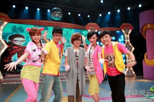《开心100》是 a target="_blank" href="/item/东南卫视/212282"