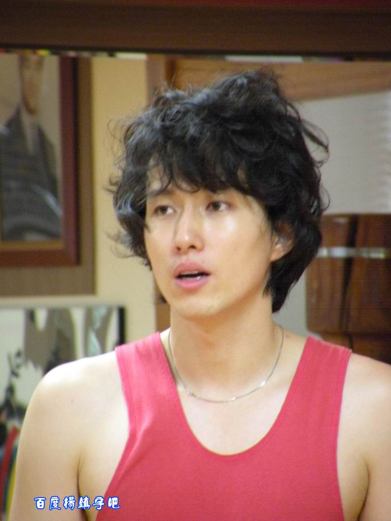  p data-id="gnx6o7f6zr">杨镇宇,男,1988年的