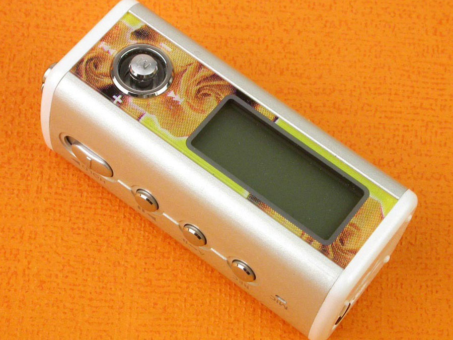  p>三星yp-520x是一部mp3,外壳为铝和塑料,机身尺寸 23×54×23mm