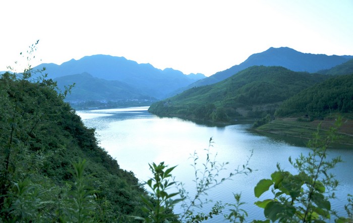  p>汉江,又称汉水,汉江河,为 a href="#" data-lemmaid="388">长江 /a