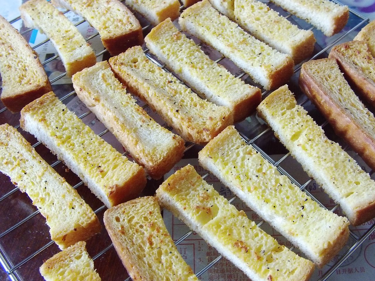 酥脆蒜香面包条