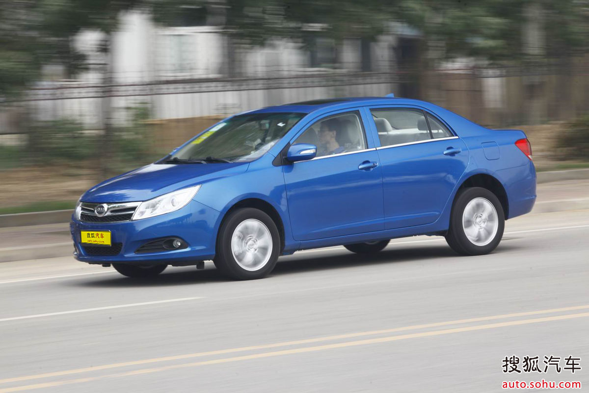  p>比亚迪速锐是一款紧凑型轿车,于2014年3月,比亚迪速锐正式上市