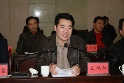 先后在通山县任副县长,组织部部长,常务副县长,县委副书记,咸宁市政府