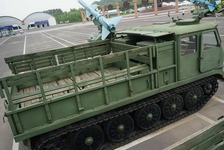 中国60式中型履带式牵引车